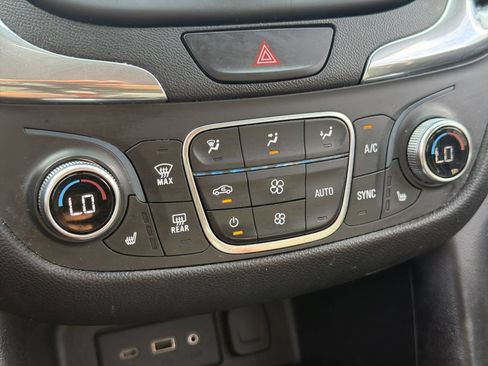 Used 2019 Chevrolet Equinox LT w/ Driver Convenience Package FWD image 25