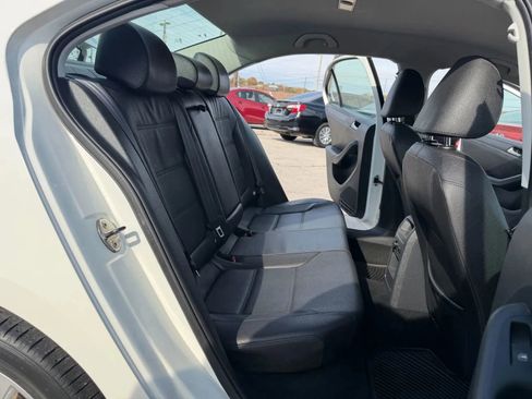 Used 2012 Volkswagen Jetta SE image 17