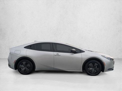 Used 2023 Toyota Prius Prime SE image 4