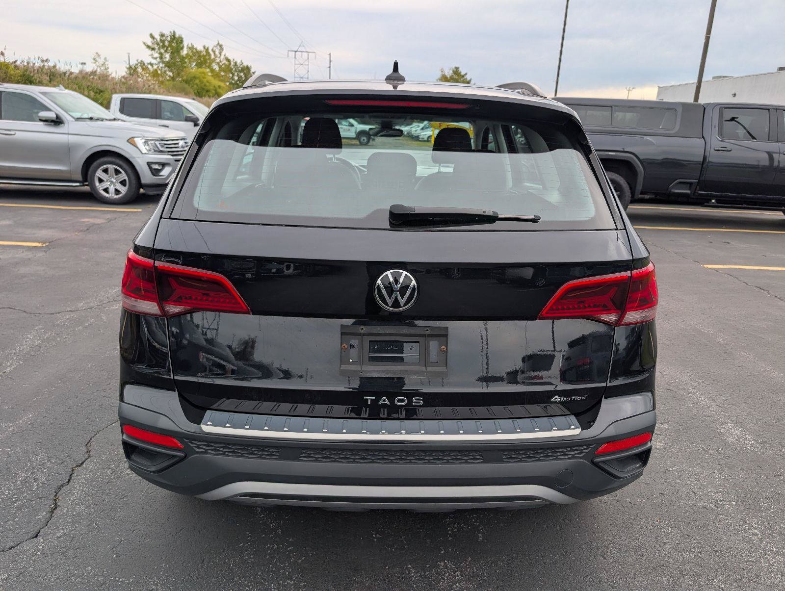 Used 2023 Volkswagen Taos S w/ Driver Assistance Package AWD/4WD image 7