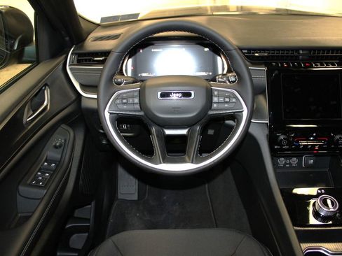 New 2025 Jeep Grand Cherokee Laredo w/ Luxury Tech Group I image 13