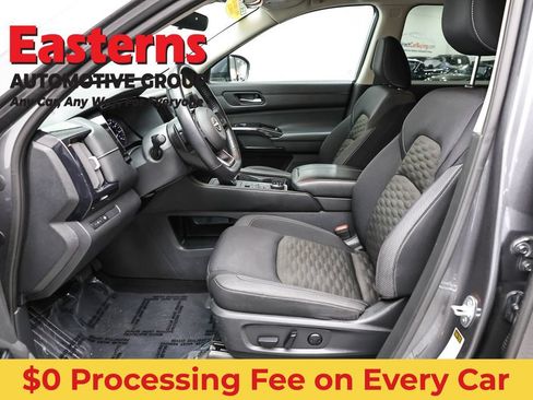 Used 2022 Nissan Pathfinder SV AWD/4WD image 13