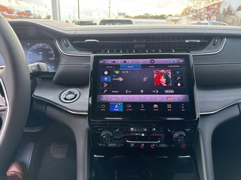 New 2025 Jeep Grand Cherokee Overland image 35