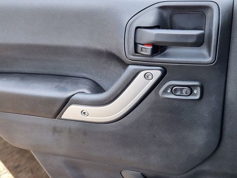 Used 2014 Jeep Wrangler Rubicon w/ Power Convenience Group image 6