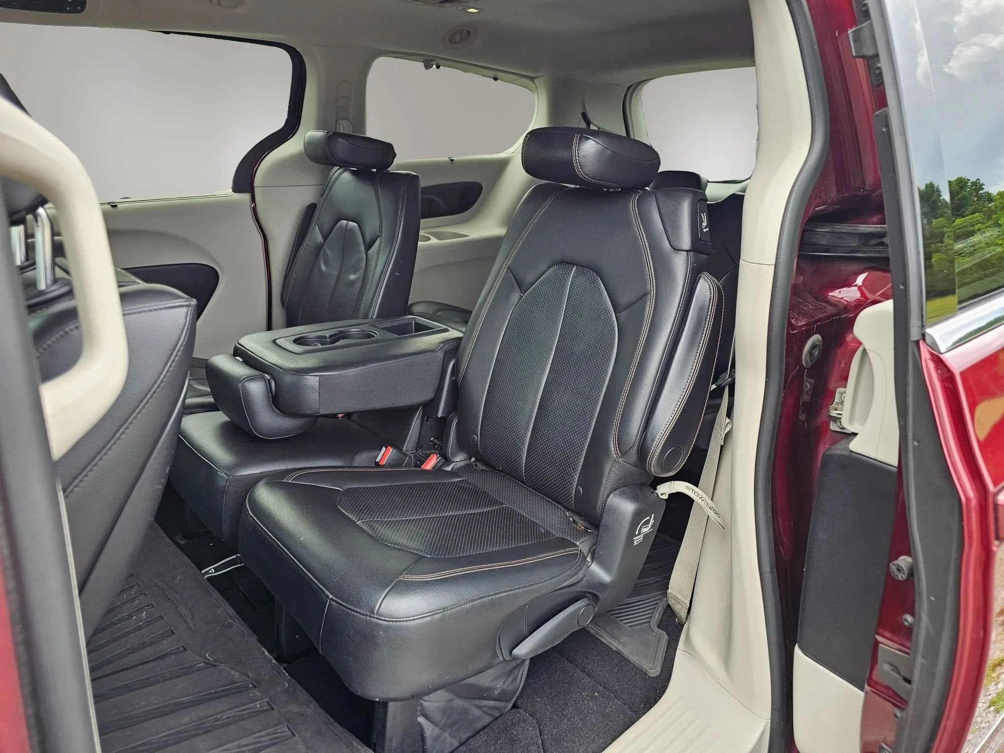 Used 2017 Chrysler Pacifica Touring-L Plus FWD image 5