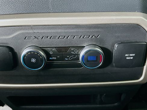 Used 2024 Ford Expedition Max XLT image 27