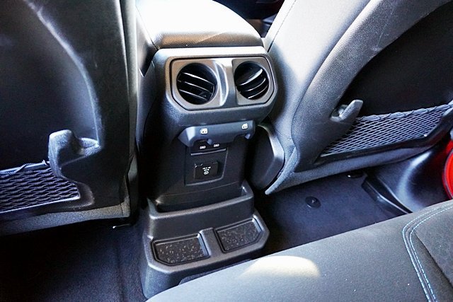 Certified 2025 Jeep Wrangler Unlimited Rubicon 4xe w/ Convenience Group AWD/4WD image 29