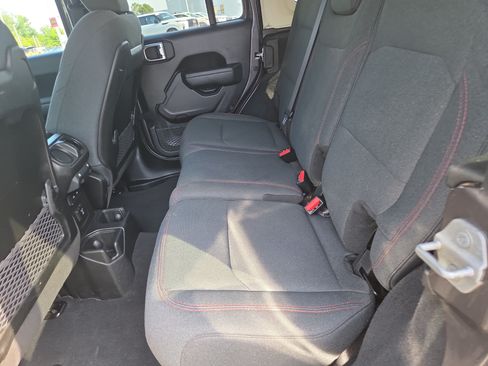 Used 2025 Jeep Wrangler Unlimited Rubicon AWD/4WD image 6