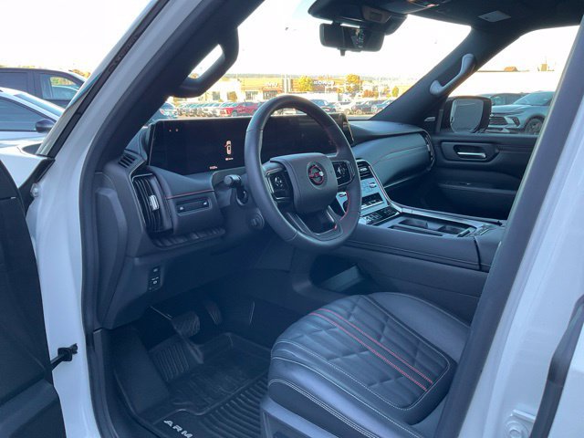 Used 2026 Nissan Armada PRO-4X AWD/4WD image 5