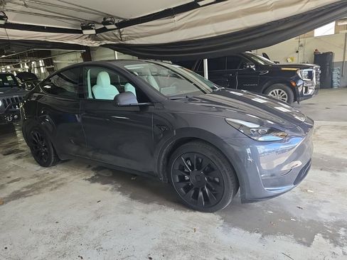 Used 2023 Tesla Model Y Long Range AWD/4WD image 3
