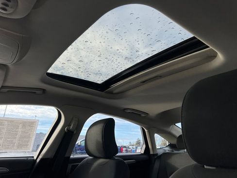 Used 2018 Ford Fusion SE image 26