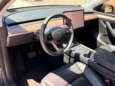 Used 2023 Tesla Model Y 2WD image 11