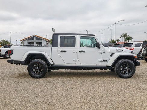 Used 2021 Jeep Gladiator Willys image 3