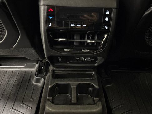 Used 2021 Jeep Grand Cherokee L Limited AWD/4WD image 32