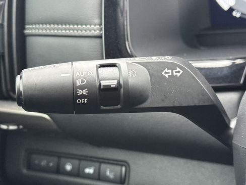 Used 2024 Nissan Pathfinder Platinum image 22