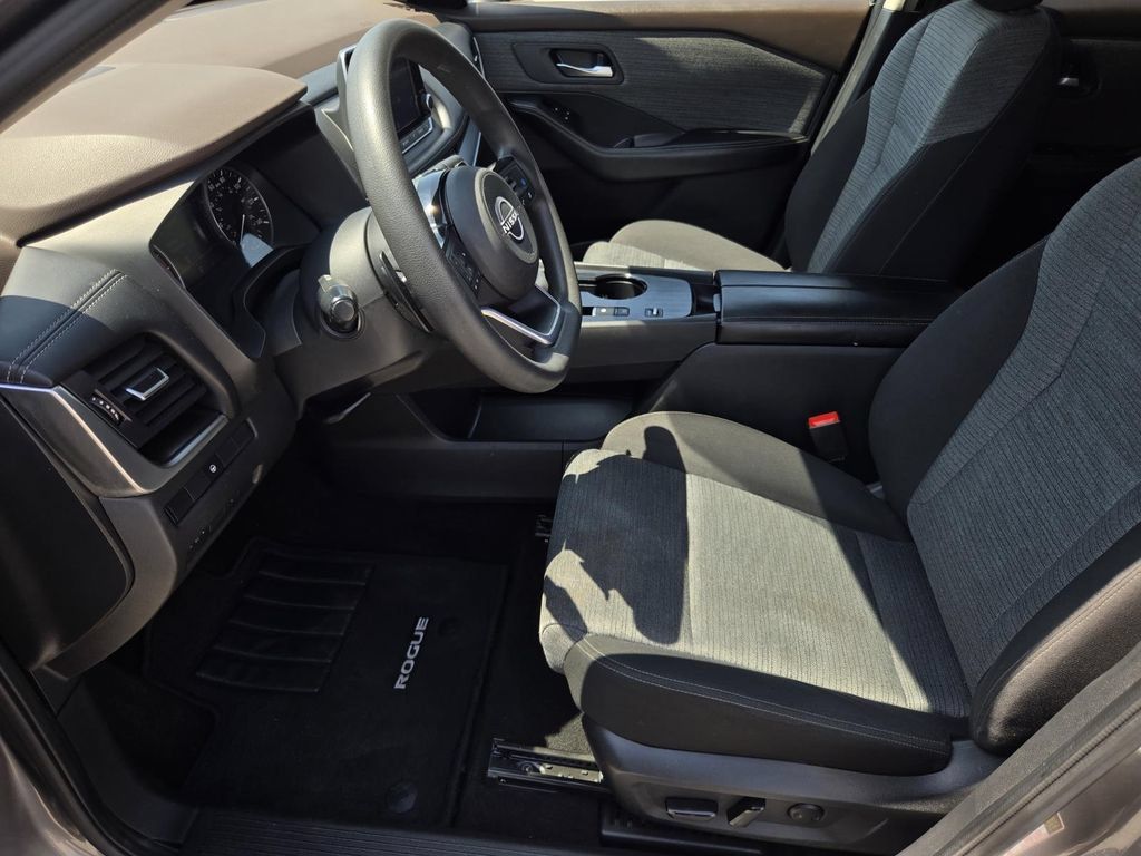 Certified 2023 Nissan Rogue SV FWD image 18
