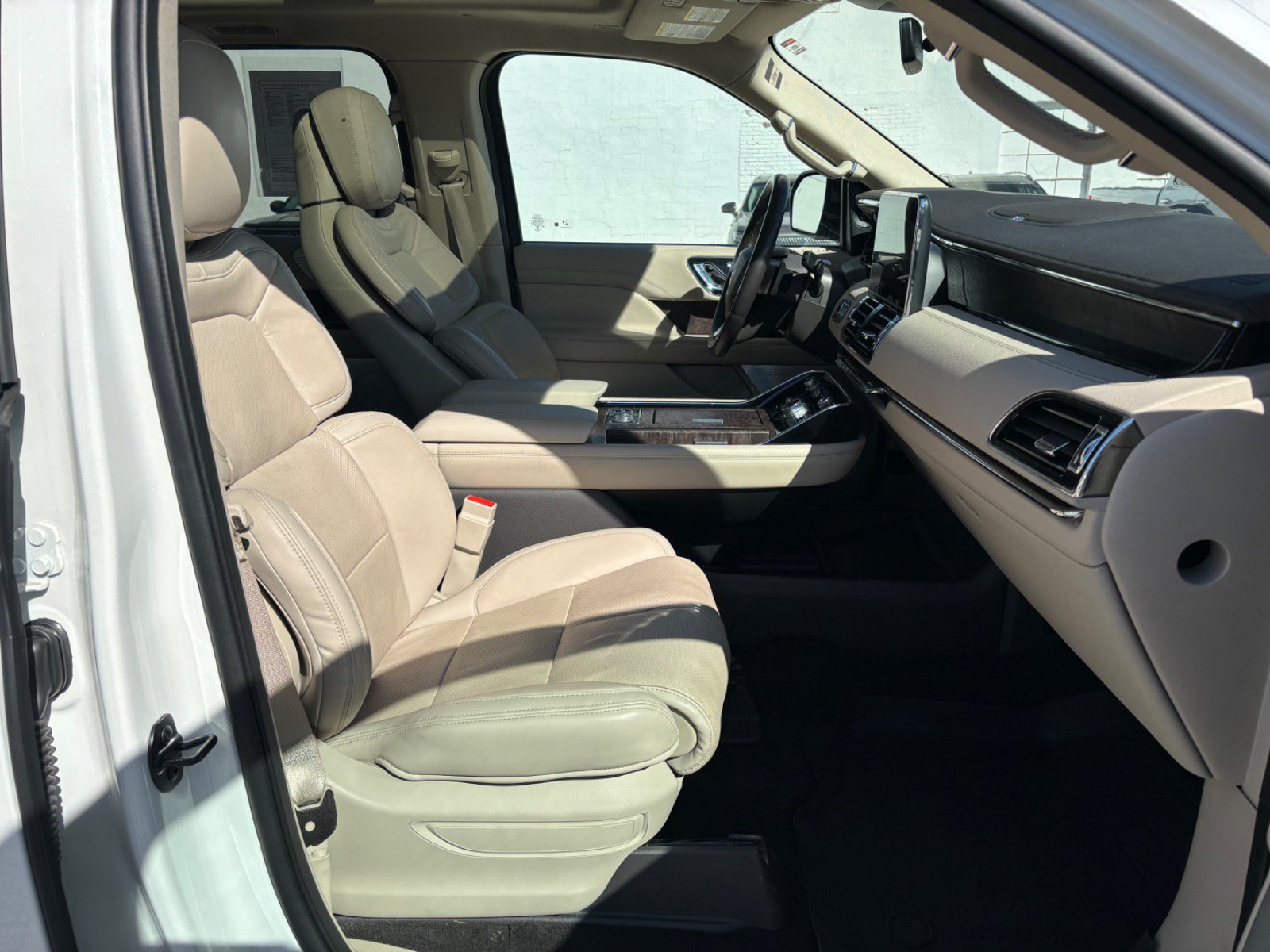 Used 2020 Lincoln Navigator L Reserve w/ Luxury Package AWD/4WD image 31