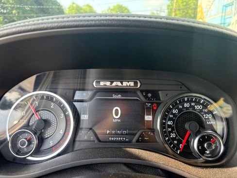 Used 2024 RAM 2500 Laramie AWD/4WD image 18