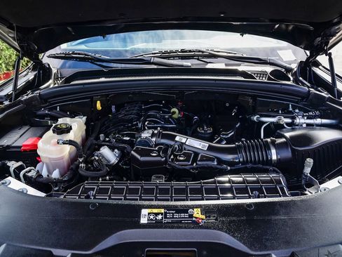 Used 2023 Jeep Grand Cherokee Limited w/ Black Appearance Package image 30