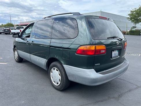 Used 2000 Toyota Sienna LE FWD image 3
