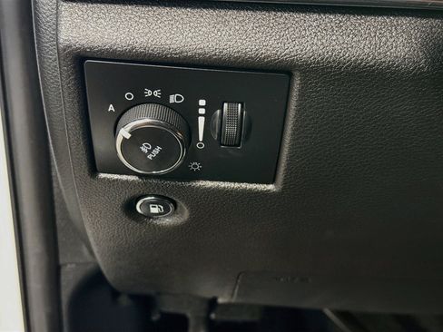 Used 2019 Jeep Grand Cherokee Limited AWD/4WD image 16