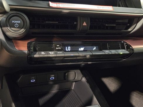 New 2026 Toyota Prius Plug-In Hybrid FWD image 18