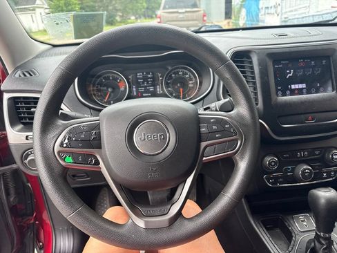 Used 2020 Jeep Cherokee Latitude FWD image 17