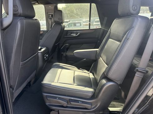 Used 2025 GMC Yukon Denali AWD/4WD image 11