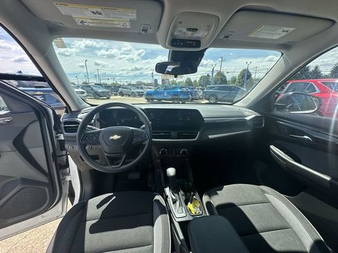 Used 2024 Chevrolet TrailBlazer LS w/ LS Convenience Package FWD image 22