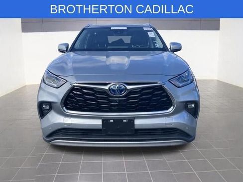 Used 2021 Toyota Highlander Platinum AWD/4WD image 2