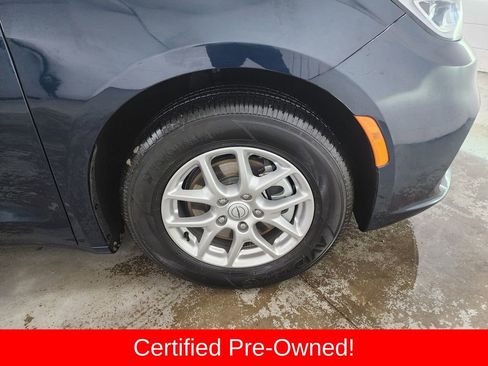 Used 2025 Chrysler Pacifica Select image 41