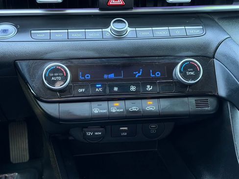 Used 2024 Hyundai Elantra SEL FWD image 27