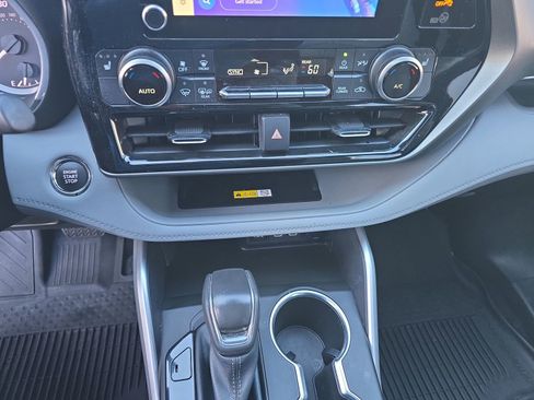 Used 2023 Toyota Highlander XLE image 31