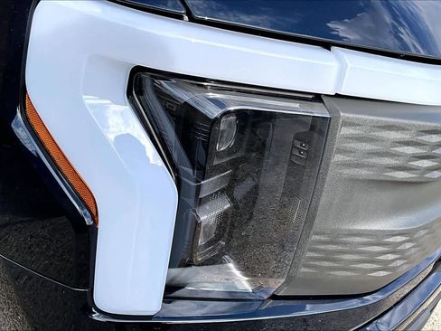 Used 2024 Ford F150 Lightning XLT image 31