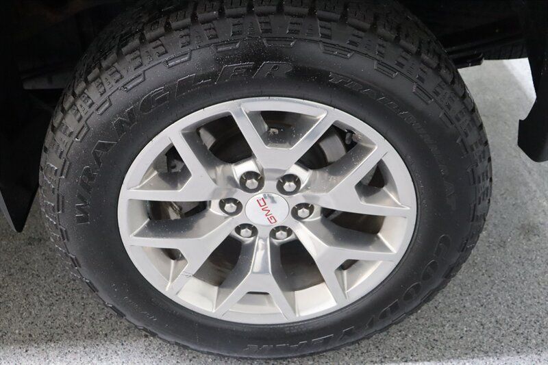 Used 2018 GMC Sierra 1500 SLT w/ SLT Premium Package AWD/4WD image 32
