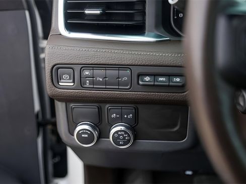 Used 2021 GMC Yukon Denali image 16