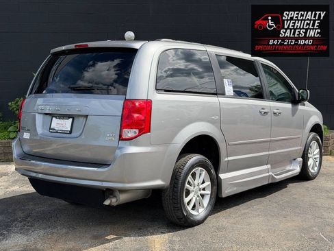 Used 2016 Dodge Grand Caravan SXT w/ UConnect Hands-Free Group FWD image 6