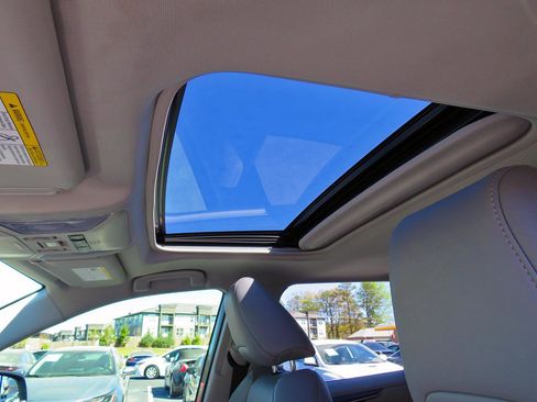 Used 2019 Toyota RAV4 Limited image 31