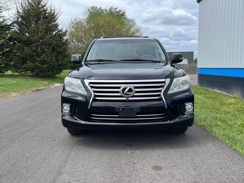 Used 2013 Lexus LX 570 4WD w/ Luxury Pkg image 2