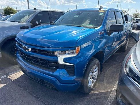 Used 2024 Chevrolet Silverado 1500 RST w/ Z71 Off-Road Package AWD/4WD image 2