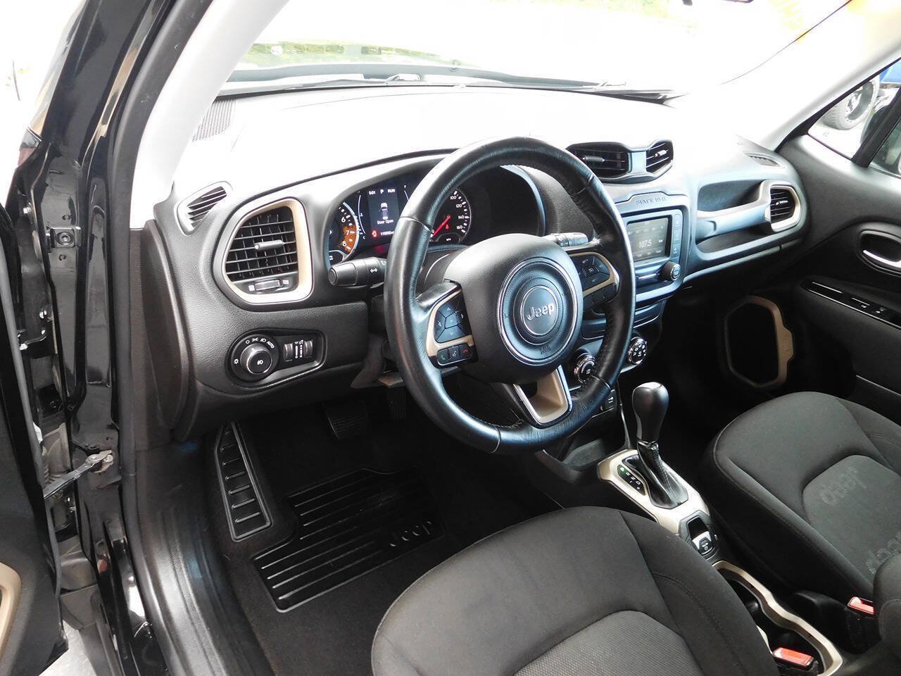 Used 2017 Jeep Renegade Latitude FWD image 12