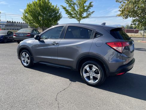 Used 2017 Honda HR-V EX image 3