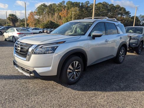 New 2025 Nissan Pathfinder SL image 3