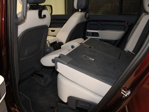 Used 2023 Land Rover Defender 130 SE image 42