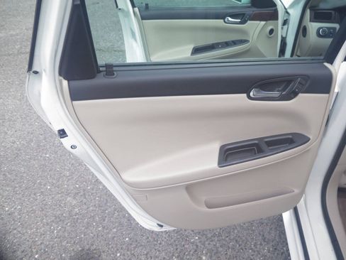 Used 2009 Chevrolet Impala LT FWD image 18