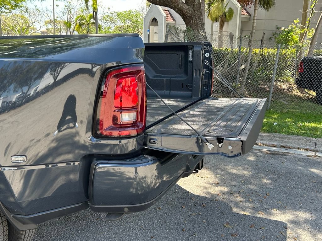 New 2026 RAM 3500 Big Horn AWD/4WD image 33