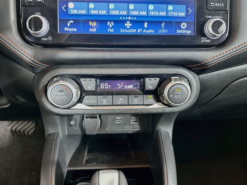 Used 2025 Nissan Versa SR FWD image 23