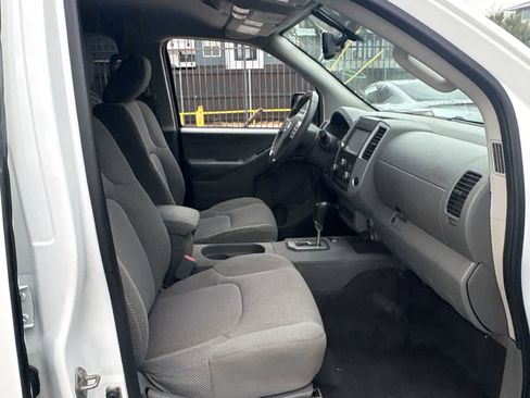 Used 2020 Nissan Frontier SV image 17