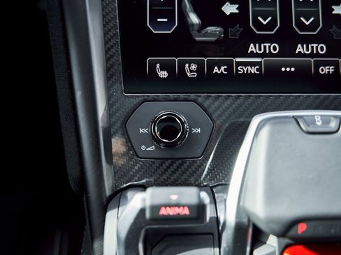 Used 2024 Lamborghini Urus Performante image 76