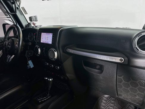 Used 2014 Jeep Wrangler Unlimited Rubicon AWD/4WD image 36
